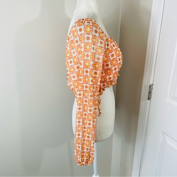 Madden NYC 70s Orange Floral Cropped Keyhole Top with Long Sleeves - LARGE - Picture 7 of 13